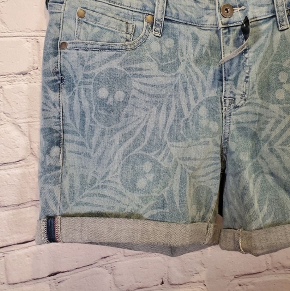 NWT Torrid Skull Monday Jean Shorts - Picture 2 of 8